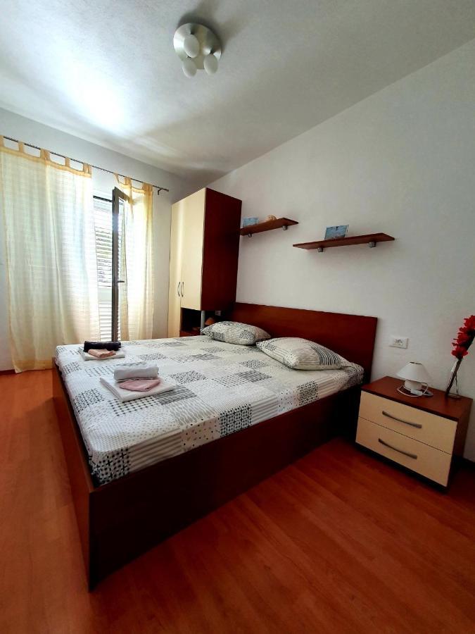 Tri Sestrice Sveta Nedelja (Hvar)